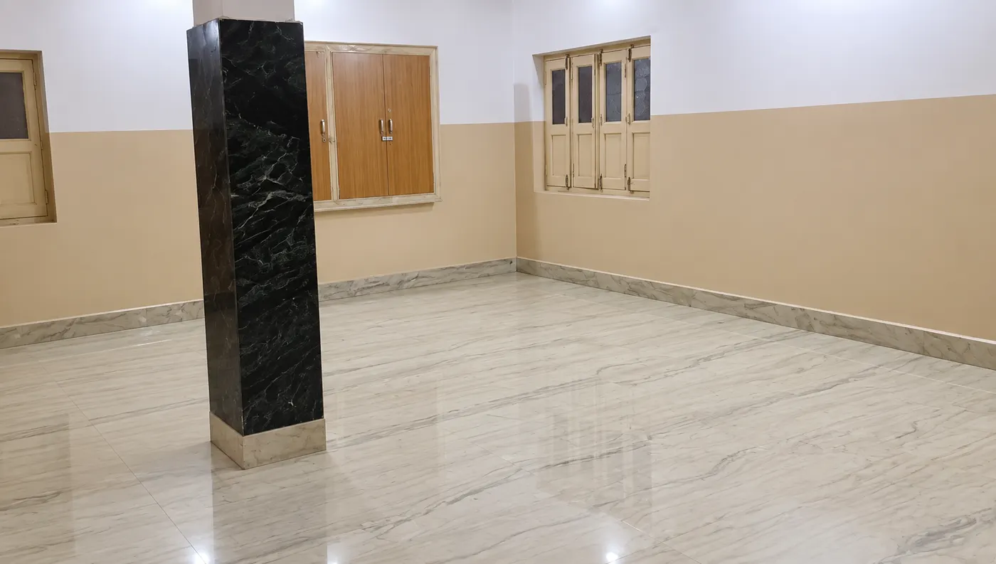 Hall at Gwalior Sindhia Bhavan, Vishnupad, Gaya