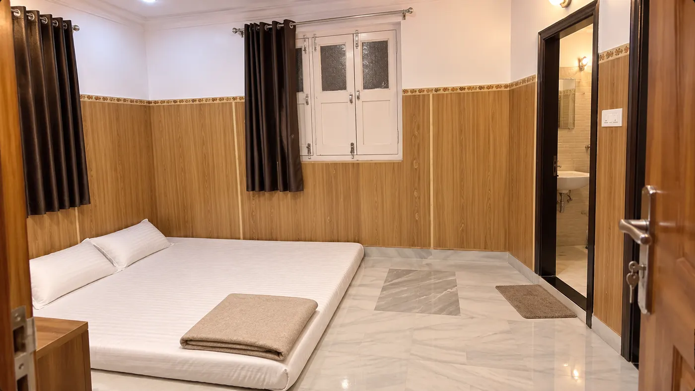 Room with attached bathroom at Gwalior Sindhia Bhavan